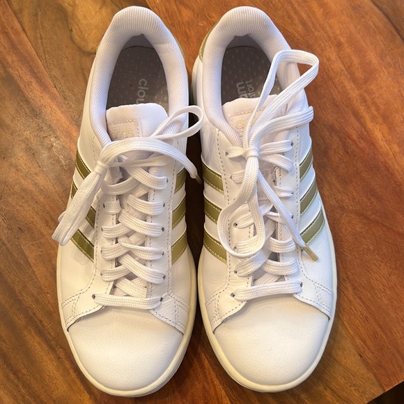 Adidas Grand Court shoes - gold stripe. Size 6.5. - Picture 1 of 6